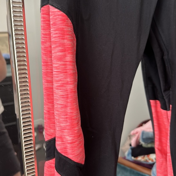 Excellent condition Calvin Klein workout leggings pink & black, thick - Picture 2 of 5
